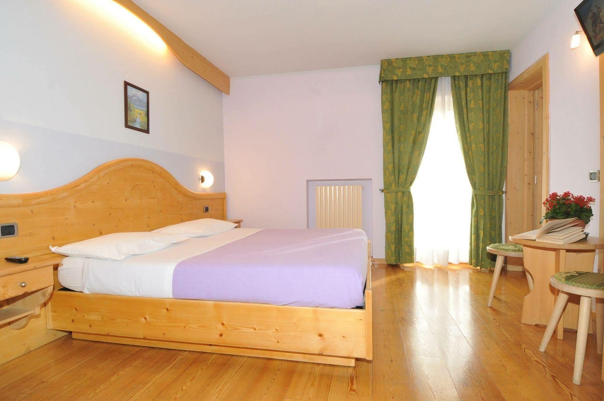 Hotel Valeria Ливиньо Экстерьер фото