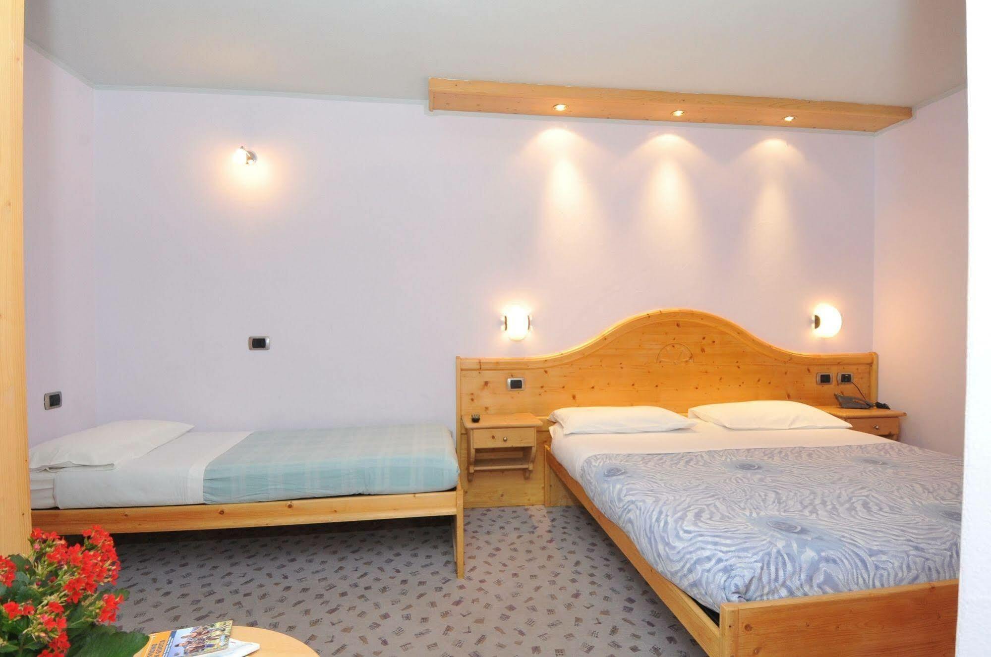 Hotel Valeria Ливиньо Экстерьер фото